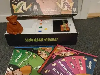 Spil op til 6 personer,  send aben videre 