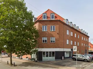 SÆLGES: Erhvervsandel med højt til loftet i hjertet af Vanløse