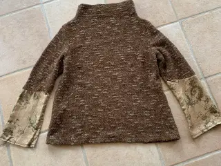 Sweater i brunlig uld strikstof str. 44
