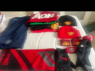Manchester united fodbold bluser shorts osv.