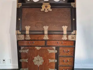 Smukt koreansk antik sekretær skrivebord.