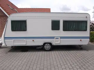 Adria 502 LS med enkelsenge