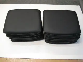 12 stk. polstrede sæder PU (Zenzi) bredde 48 - dybde 43 cm.
