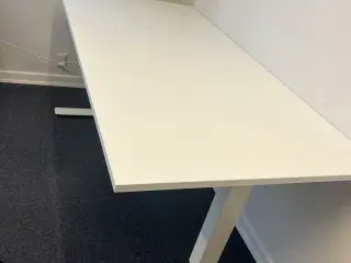 Hæve sænke bord der kan være 63 til 120 cm højt