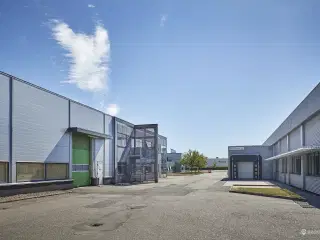 Lagerejendom centralt placeret i Herlev industri