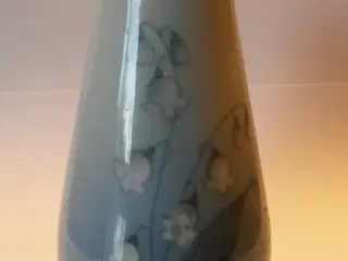 Bing og Grøndal VASE MED LILJEKONVAL 5256