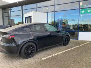 Tesla Model Y  RWD