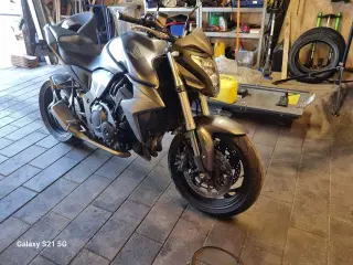 Honda cb1000r 