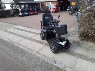  4 hjulet elscooter næsten ny