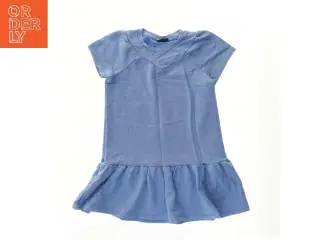 Blå sommerkjole fra LMTD (str. 146)