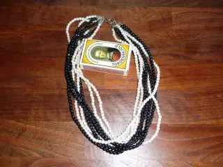 sort og hvid perle kæde