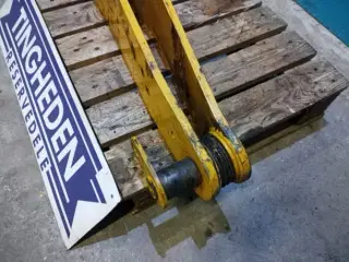 Hydrema 906B Arm for parallelføring