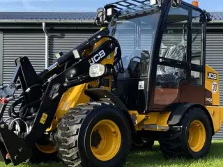 JCB 403 Plus Agri Med kabine og 30 km/t