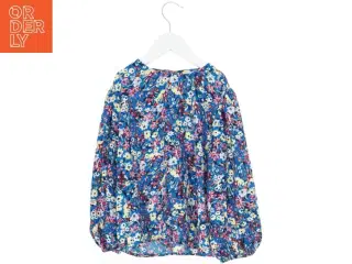 Bluse med blomstermønster fra Name It (str. 134)