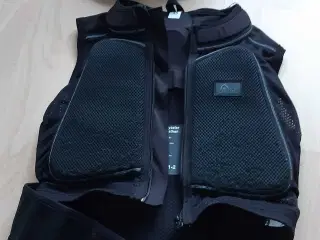 Ridehjelm 58 og ridehest XS