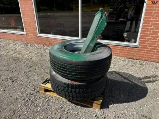 - - - 385/65-R22.5