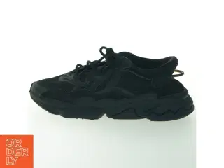 Sorte sneakers str. 41 fra Adidas (str. 41 )