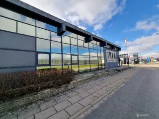 Højloftet lager med kontordel - i alt 902 kvm