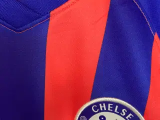 Chelsea fodbold trøje samt shorts str L 