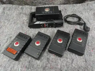 4 stk. Batterier og oplader - RED (MOMSFRI)