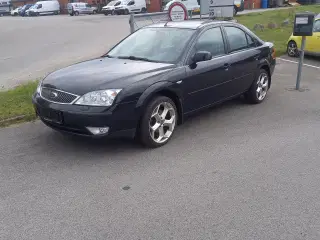Pæn og velholdt ford mondeo 1.8 benzin