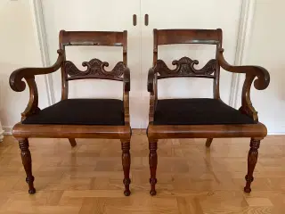 Antikke armstole i mahogni