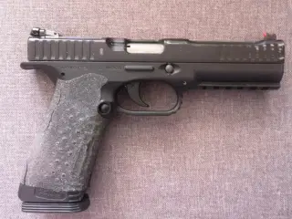 Pistol 9 mm