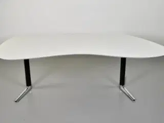 Fumac hæve-/sænkebord med hvid plade og switch stel, 225 cm.