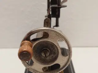 Miniature symaskine i blik .Model Casige 0 år 1935
