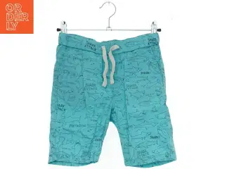 Shorts med hajprint fra H&M (str. 122)