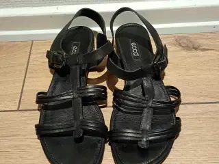 Damesandaler, Ecco, str. 40.