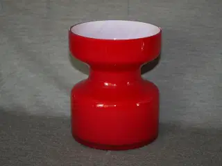 Vase i rød glas 17 cm