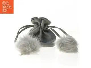 Grå pose med pom-poms (str. Ø 10 cm)