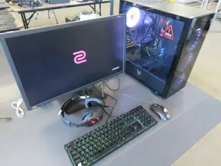 Gaming PC med Skærmog tastetur (SHARK GAMING, BENQ)