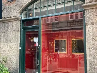 Butikslokale til leje i Storkøbenhavn, velegnet til showroom.