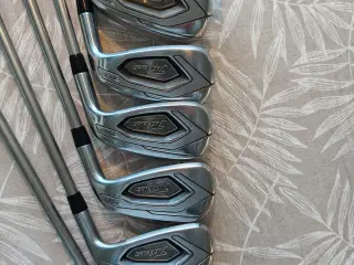 Lækkert Titleist T400 jernsæt 