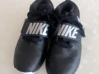 Nike sorte shoes str 39