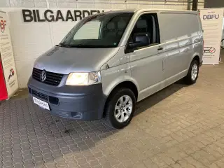 VW Transporter 2,5 TDi 130 Kassevogn kort