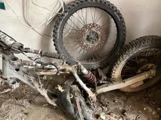 Kawasaki kx 125 1984 stel med dele