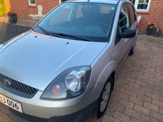  Ford Fiesta 1,4 5 dørs 2007 m/lav km
