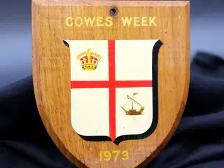 Cowes Week 1973 – maritimt våbenskjold