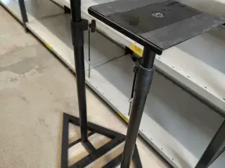 2 stk. ADAM HALL speaker stands