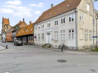 Klinik eller kontor i smuk fredet ejendom