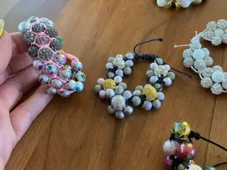 Nye knyttede armbånd