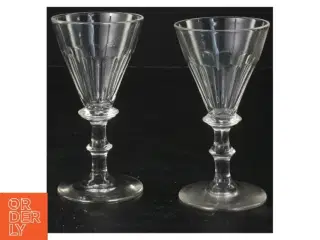 2 vinglas glas (str. 11,5x6 cm)
