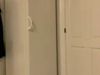 Stor skabsfryser med 7 skuffer