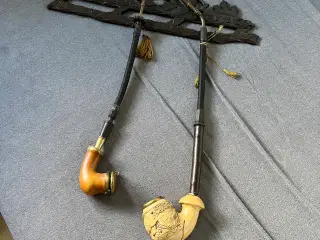 2 ældre piber med ophæng