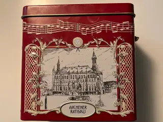 Gamle Dåser/ bøtter. 