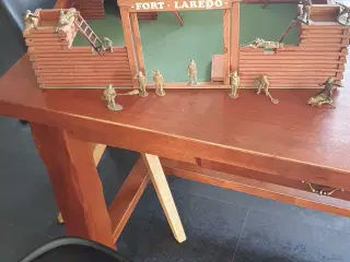 Laredo fort +fogur