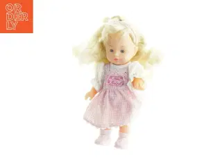 Dukke med tilbehør fra Mini Girl (str. 20 x 10 cm)